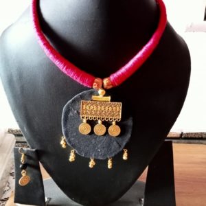 Choker necklace with fabric pandant